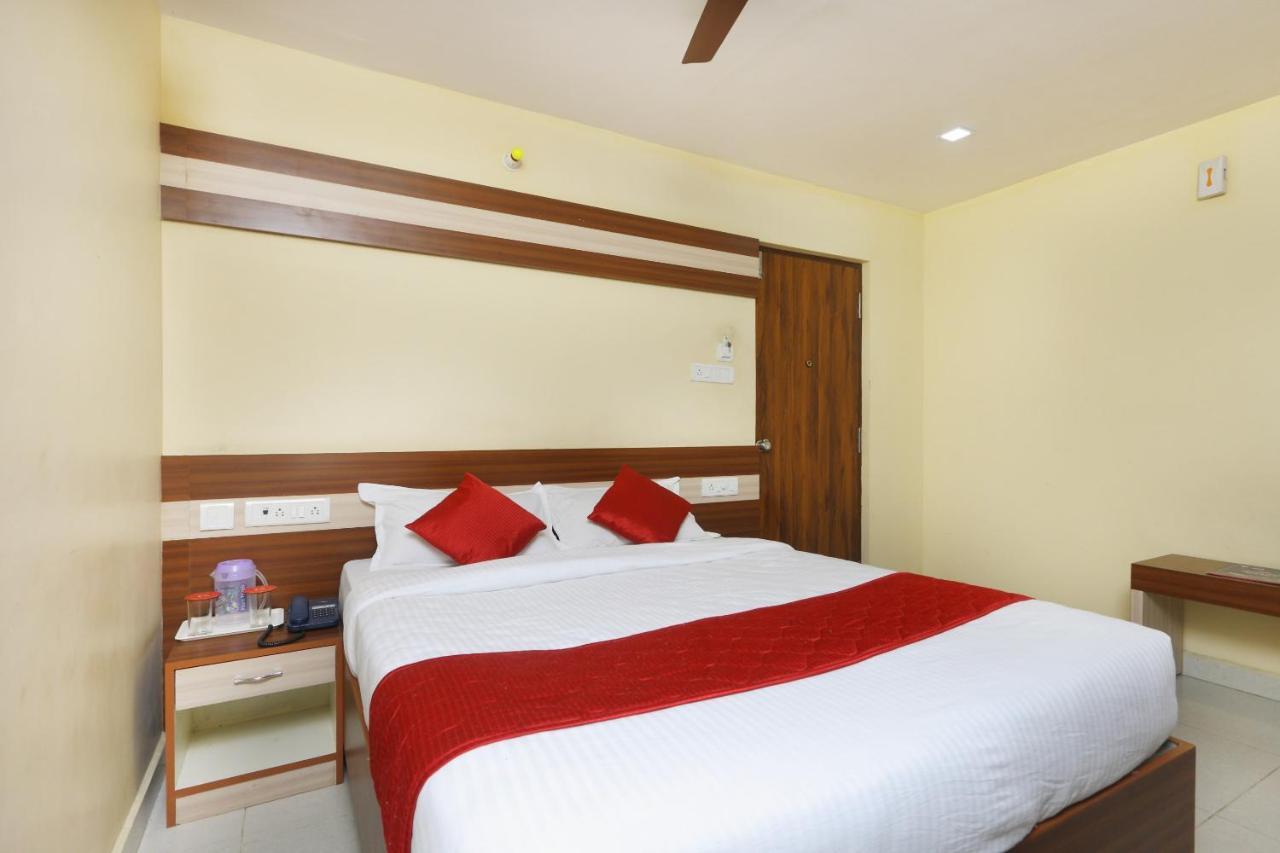 Oyo 7224 Krishna Prasad Hotel Madras Buitenkant foto